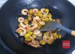 Illustration of how to cook fresh shrimps and chestnuts 12