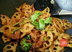 Illustration of how to make fried lotus root and meat 8