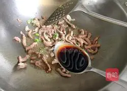 Illustration of how to make stir-fried meat with garlic moss 7