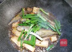 Illustration of how to cook small yellow croaker with tofu 16