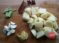 Illustration of braised pork ribs and stewed potatoes 3