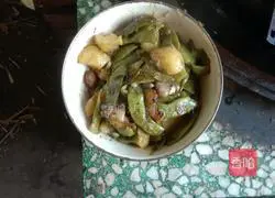 Illustration of how to make potato and beans stew 5