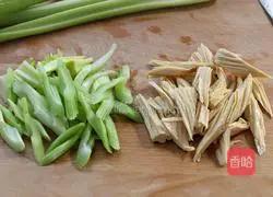 Celery mixed with yuba Illustration of how to make yuba 1