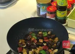 Illustration of how to make stir-fried beef cubes with mushrooms and sauce 6