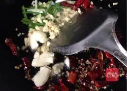 Illustration of how to make dry stir-fried cowpeas 7