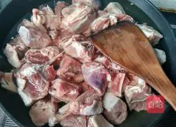 Illustration of how to make carrot stewed mutton 3