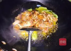 Illustration of how to make roasted chicken with lettuce 7