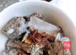 Illustration of how to make chestnut steamed pork ribs 4