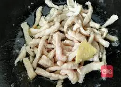 Illustration of how to make fried shredded pork with sword beans 4