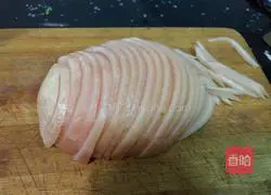 Illustration of how to cook shredded pork with sour radish 1