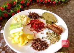 Illustration of how to make braised pork elbows with rock sugar 6