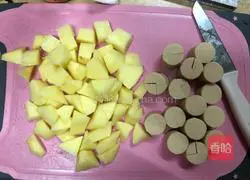 Illustration of how to make pan-fried potato sausage chunks 4