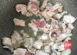 Illustration of how to make fried spicy cabbage with pork belly 1