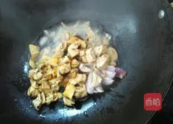 Illustration of how to make fried Xinghua rice noodles 7