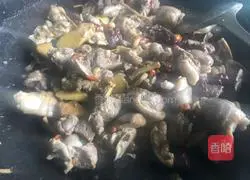 Illustration of how to cook black goat meat with Hakka rice wine 2