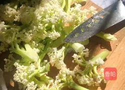 Illustration of how to make spicy hot pot with instant noodles seasoning 3