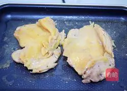 Photo Illustration of how to make roast chicken leg rice bento 8