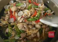 Illustrations of traditional Huajia practice 5