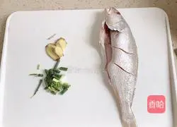 Illustration of how to cook braised Huangshan fish 1