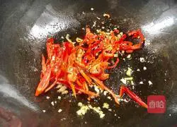 Illustration of how to make stir-fried shredded pork with cabbage, stems, celery and celery 14