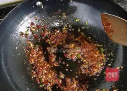 Illustration of how to make spicy boiled pork slices 5