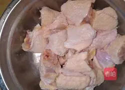  Illustration of how to make three cups of chicken 1
