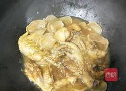 Illustration of how to make chicken stewed with dried potatoes 8