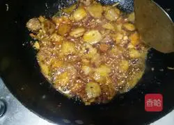 Illustration of how to stir-fry twice-cooked pork at home 6