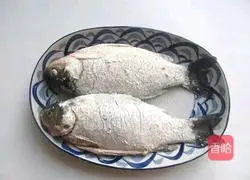 Illustration of how to make crucian carp stewed with tofu 2