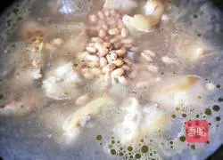 Illustration of how to make homemade peanuts and pig's feet 6