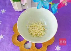 Illustration of how to stir-fry carrots and green peppers with meat 4