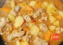 Illustration of how to make stewed potatoes and carrots with wing roots 22