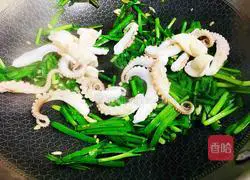 Illustration of how to make fried octopus with leeks 6