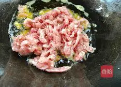 Illustration of how to stir-fry shredded pork with cabbage, stalks, celery and celery 11