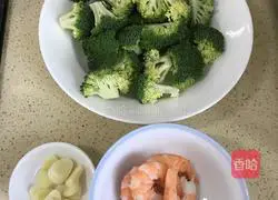 Illustration of how to make fried broccoli with shrimps 5