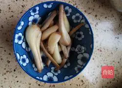 Illustration of how to make spicy and sour sausage 2