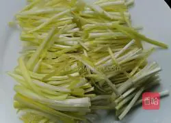 Illustration of how to make fried shredded pork with chives 5