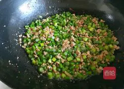 Illustration of how to stir-fry minced meat with garlic moss 7