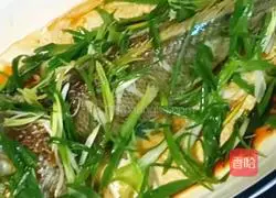 Illustration of how to make steamed yellow croaker 14