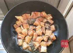 Illustration of braised fish cubes 4