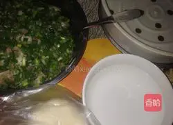 Illustration of how to make leek and pork dumplings 4