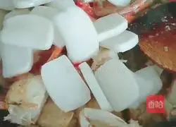 Illustration of how to make fried crab with rice cake 9