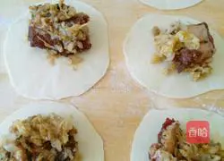 Illustration of how to make steamed dumplings stuffed with pork ribs and pickled cabbage 7