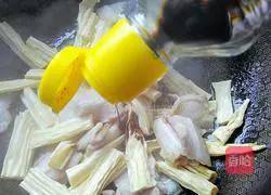 Illustration of how to make braised pork with yuba 9