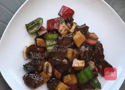 Illustration of how to make stir-fried beef cubes with mushrooms and sauce 7