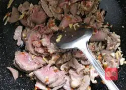 Illustration of how to make fried pig tongue 4