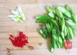 Kuaishou stir-fried shrimps with seasonal vegetables and asparagus Illustration of how to do it 1