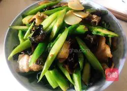 Illustration of how to make asparagus and fried meat 8