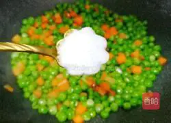 Illustration of nutritious and delicious fried beef with peas 15