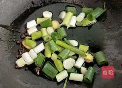 Illustration of how to make braised pork with potatoes 4